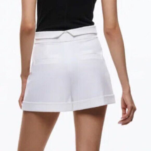 Alice & Olivia Chad Asymmetrical Short In White size 12 NWT - Picture 3 of 10